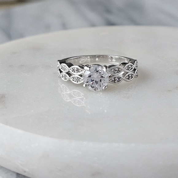 Classic Vintage Style Ring, size 7 - Charmed Aroma - Picture 4 of 4